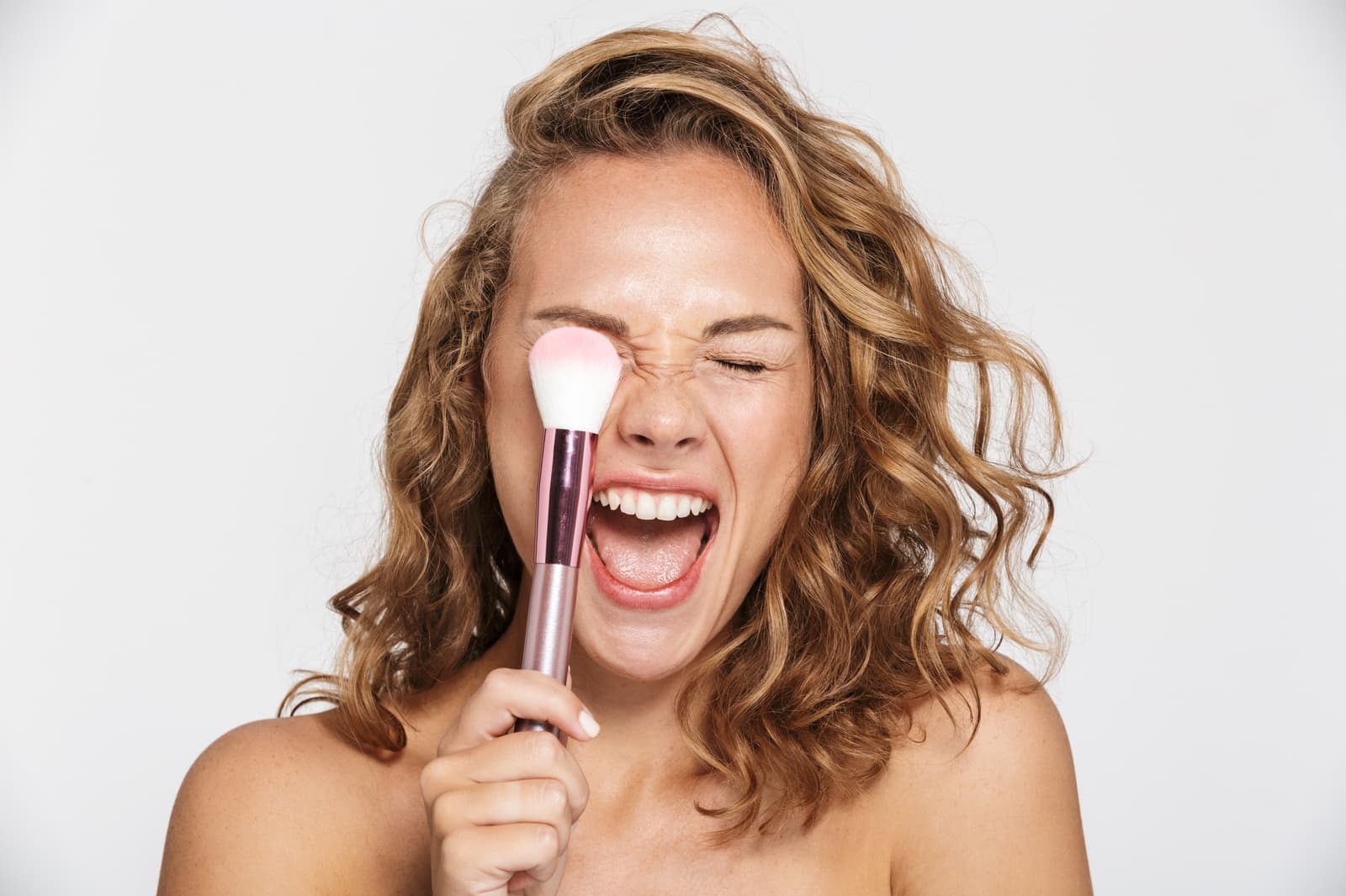 Jane-Iredale Make-Up. das unsichtbare Make-Up. Hautfreundlich, keine Silikone und Mineralöle, tierversuchsfrei, nicht komedogen